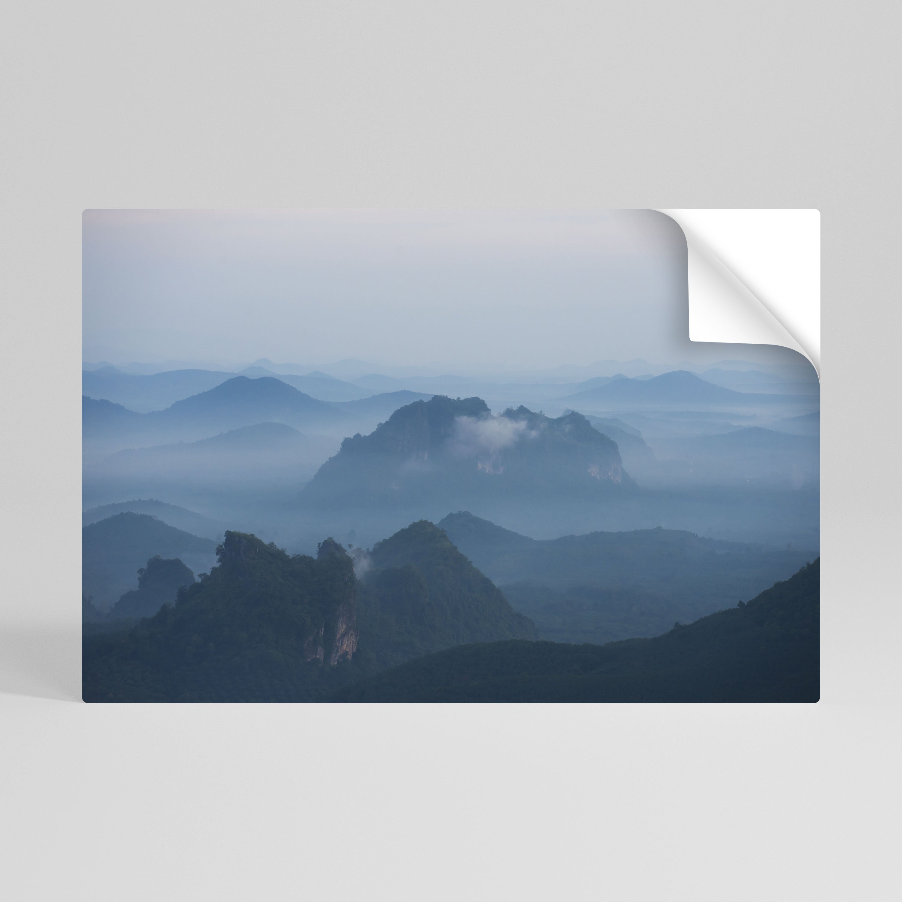 MISTY MOUNTAIN WHISPER Póster adhesivo horizontal