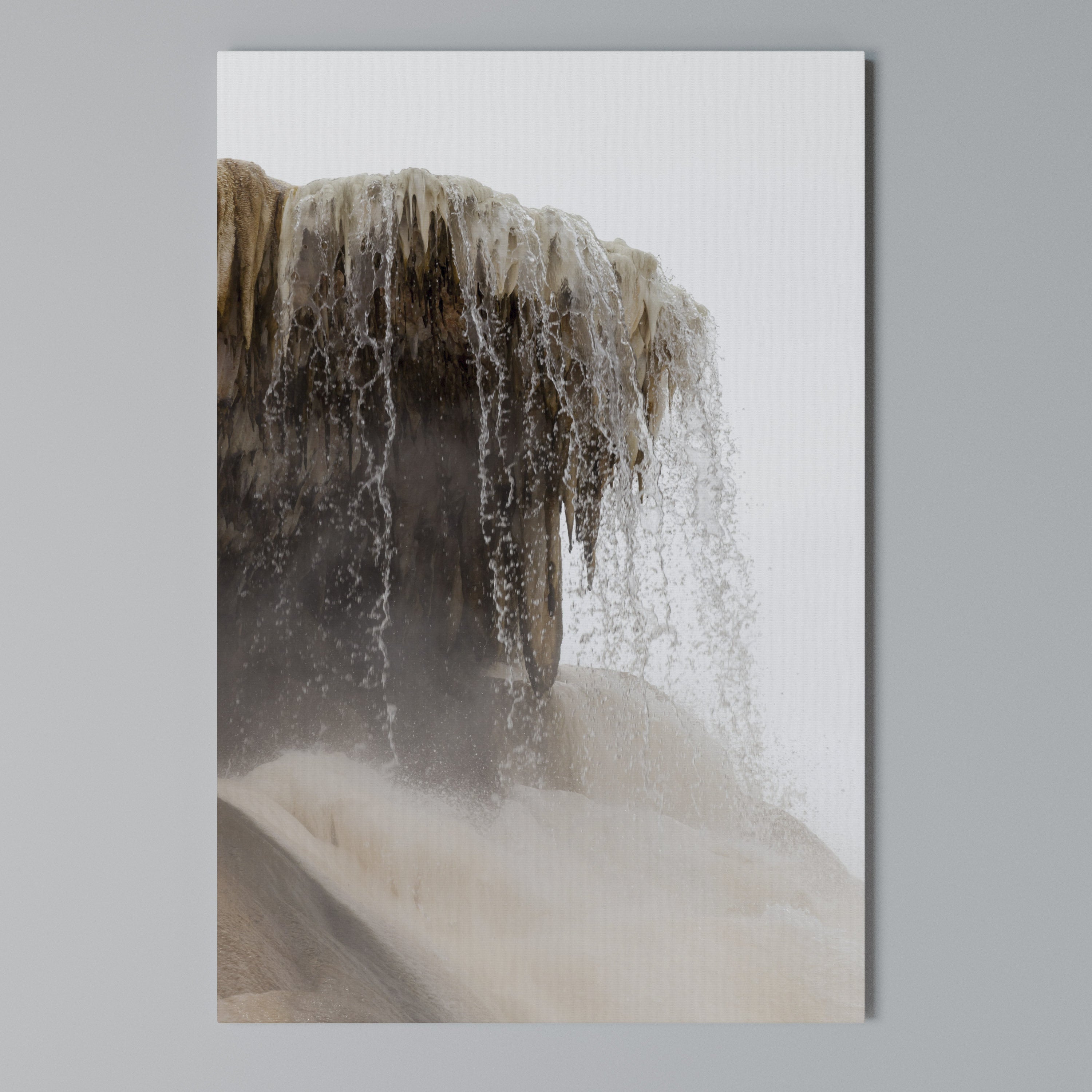 MAMMOTH HOT SPRINGS Cuadro en lienzo vertical