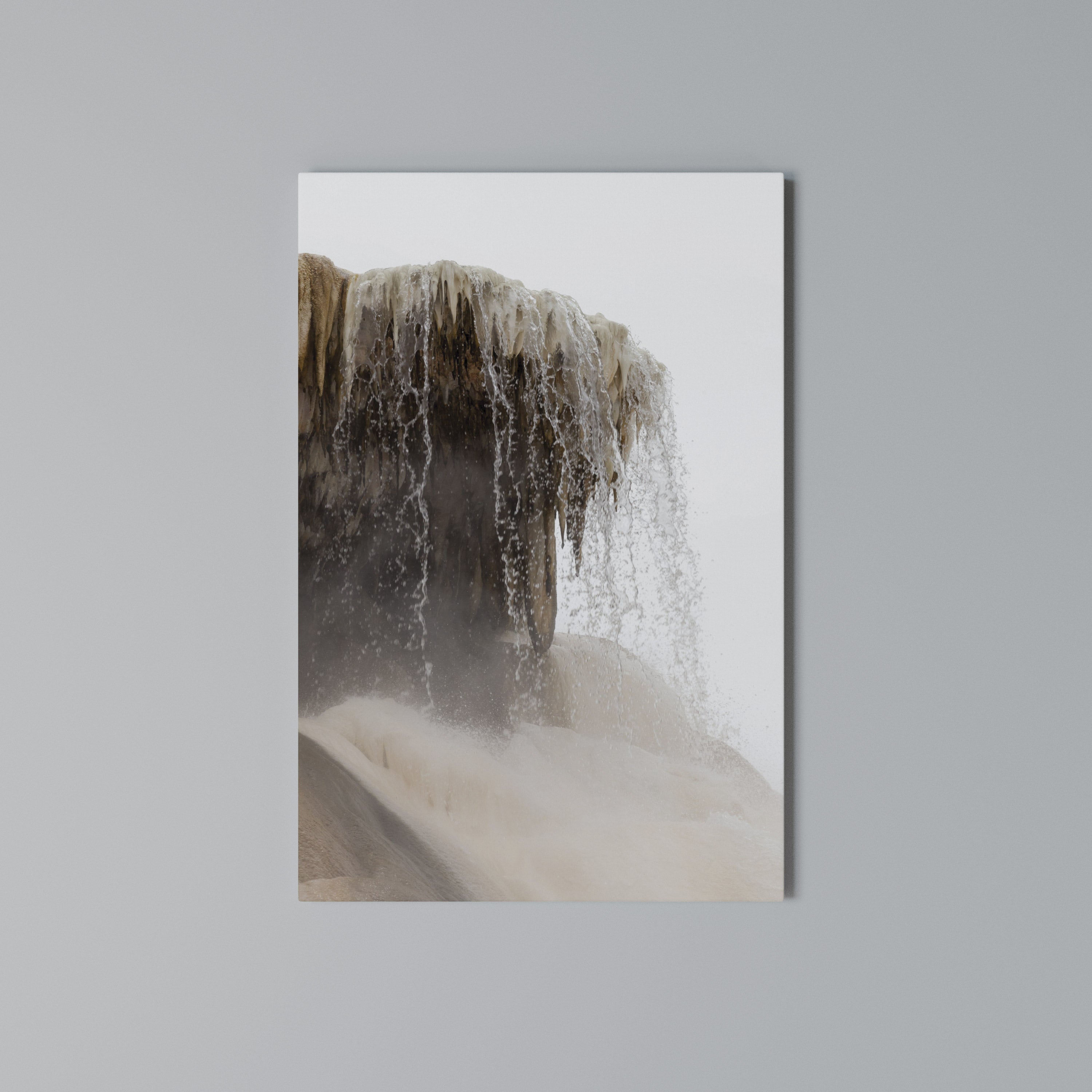 MAMMOTH HOT SPRINGS Cuadro en lienzo vertical