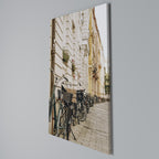 URBAN CYCLE HAVEN Cuadro en lienzo vertical