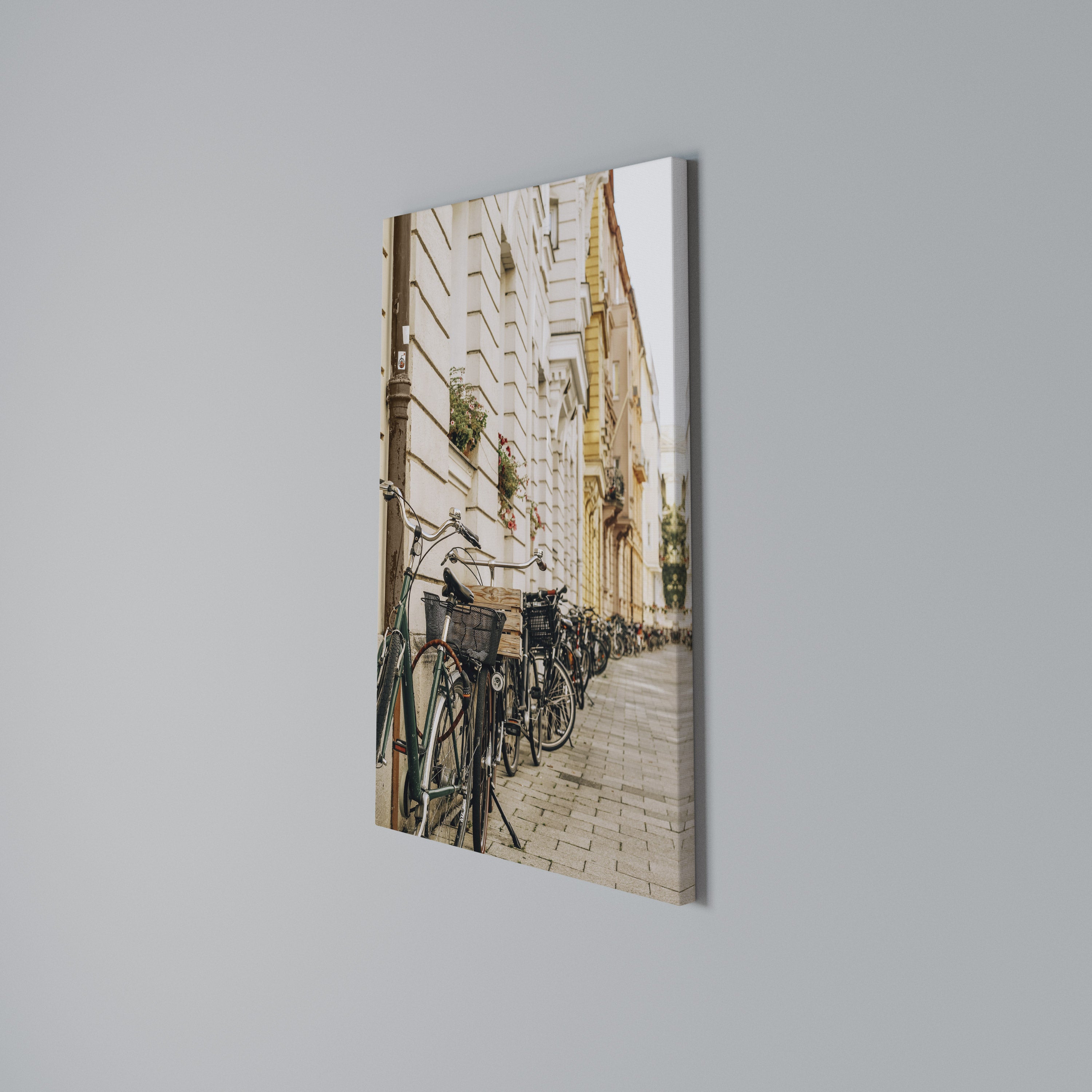 URBAN CYCLE HAVEN Cuadro en lienzo vertical