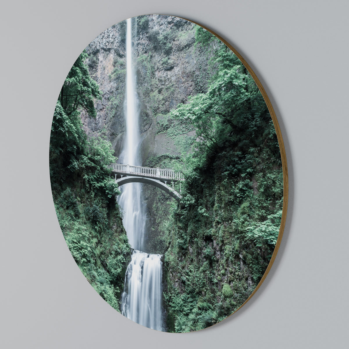 MYSTICAL WATERSCAPE BRIDGE Arte de pared redondo