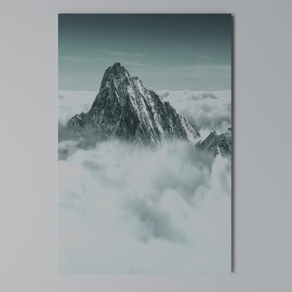 CLOUD-KISSED PEAK Cuadro en lienzo vertical