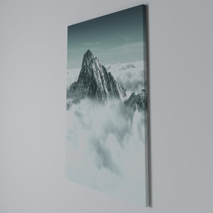 CLOUD-KISSED PEAK Cuadro en lienzo vertical