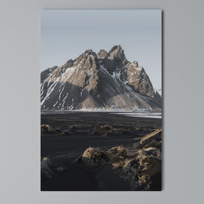 ECHOES OF TIMELESS HEIGHTS Cuadro en lienzo vertical