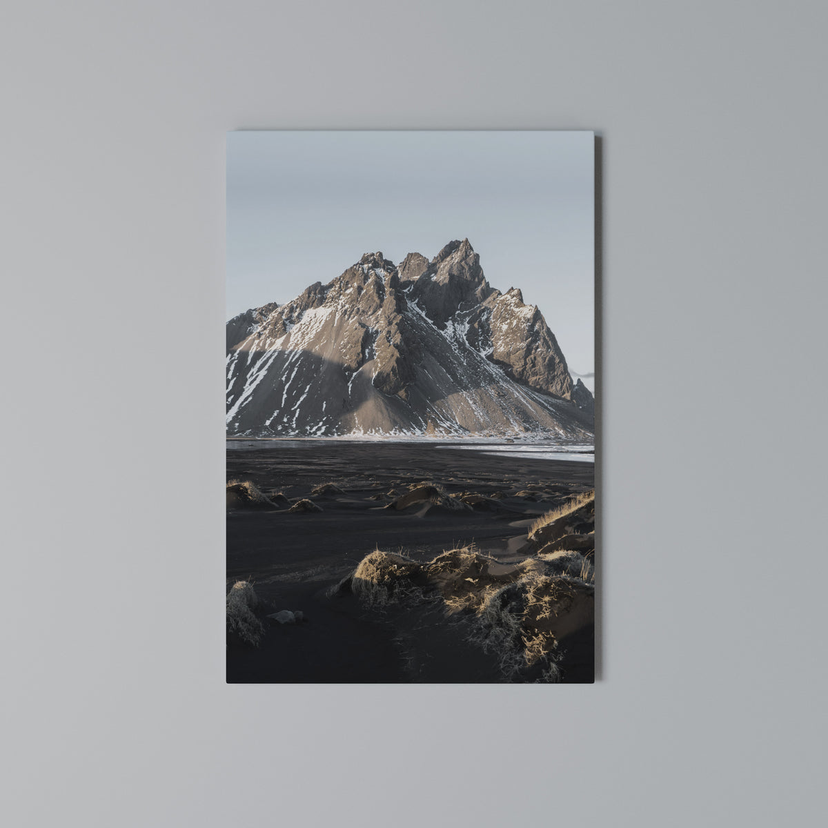 ECHOES OF TIMELESS HEIGHTS Cuadro en lienzo vertical
