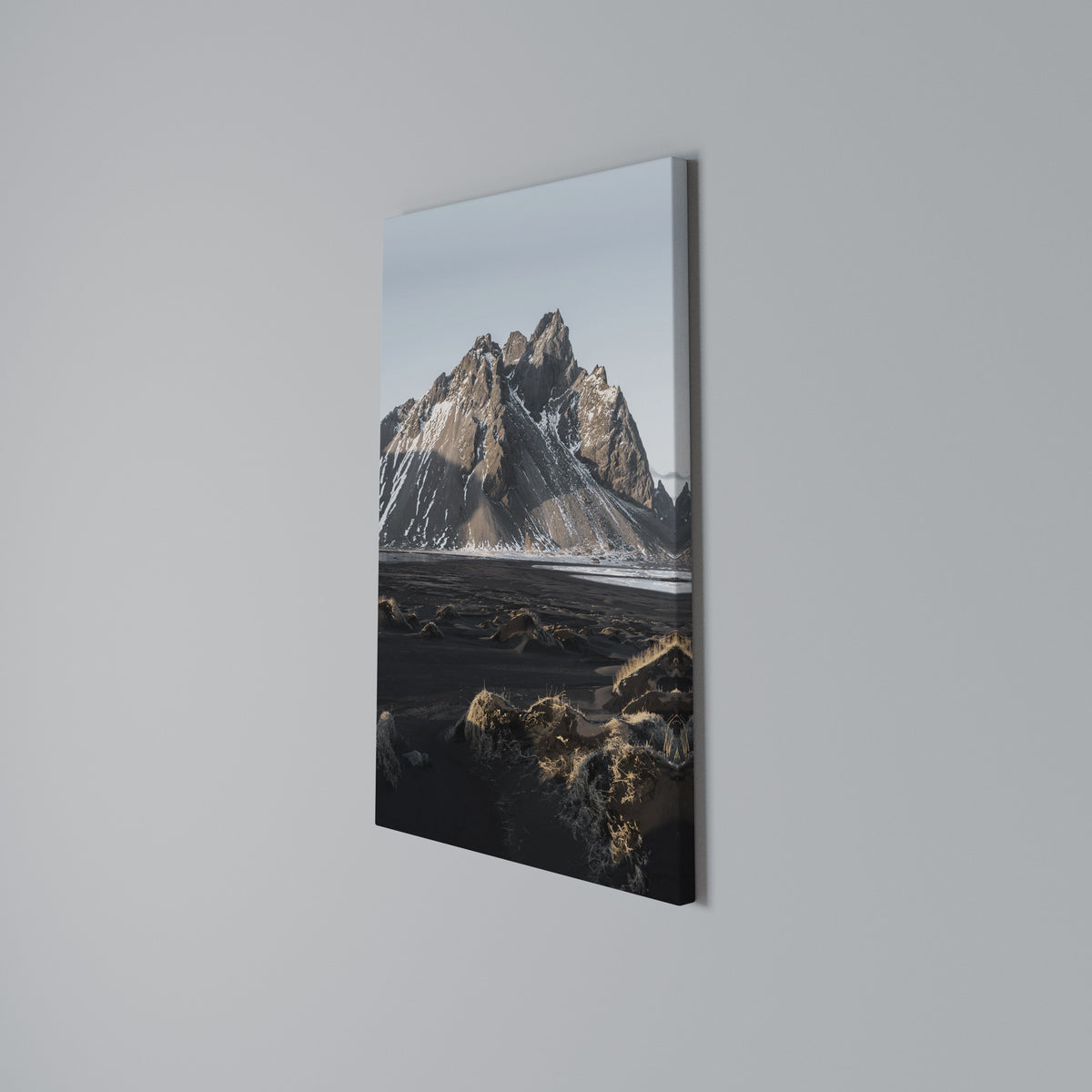 ECHOES OF TIMELESS HEIGHTS Cuadro en lienzo vertical