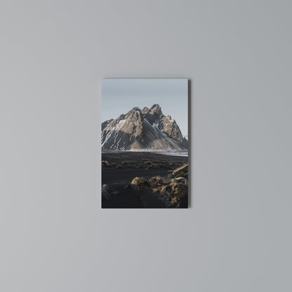 ECHOES OF TIMELESS HEIGHTS Cuadro en lienzo vertical