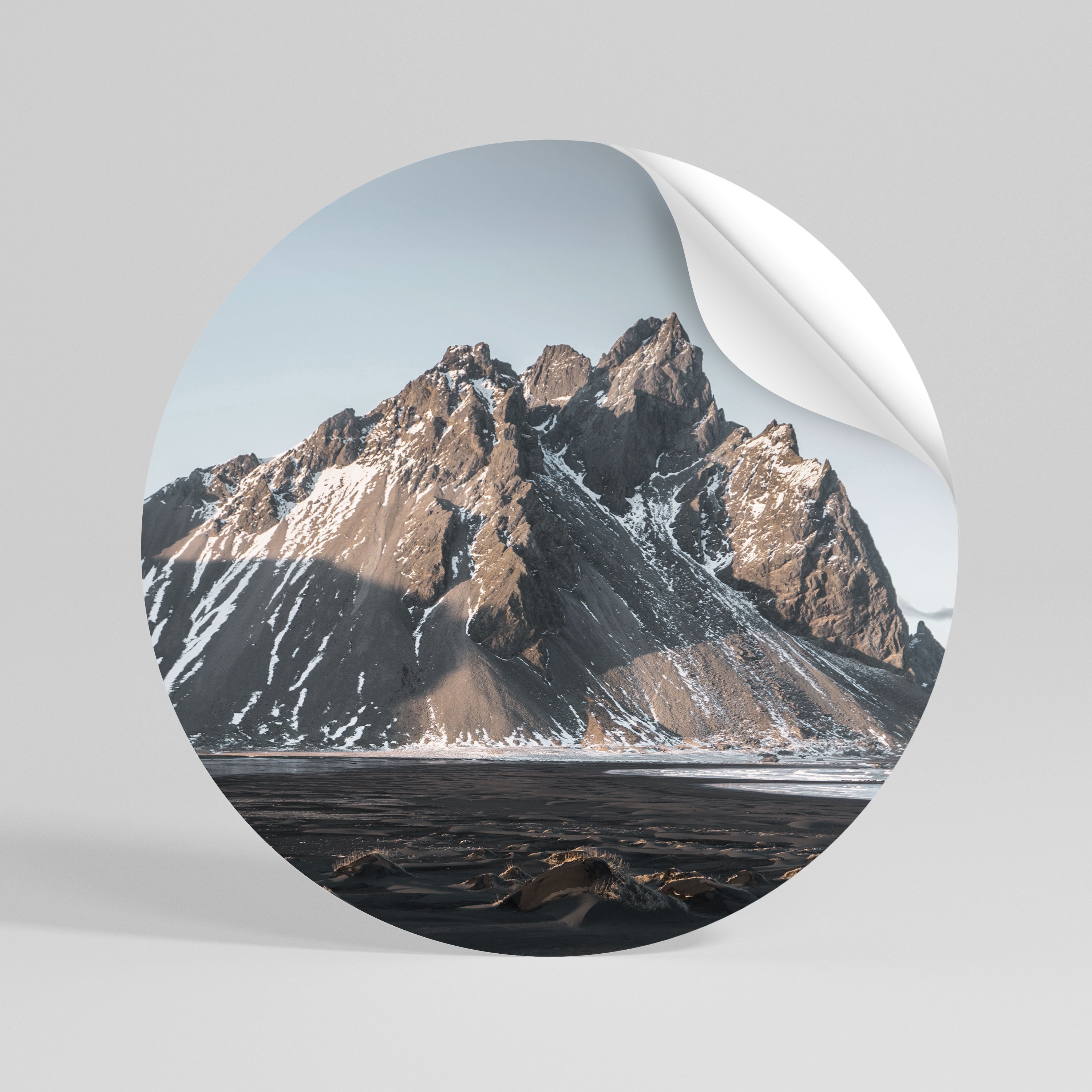 ECHOES OF TIMELESS HEIGHTS Vinilo adhesivo redondo