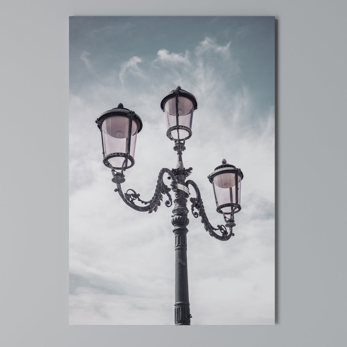 WHISPERS OF LIGHT Cuadro en lienzo vertical