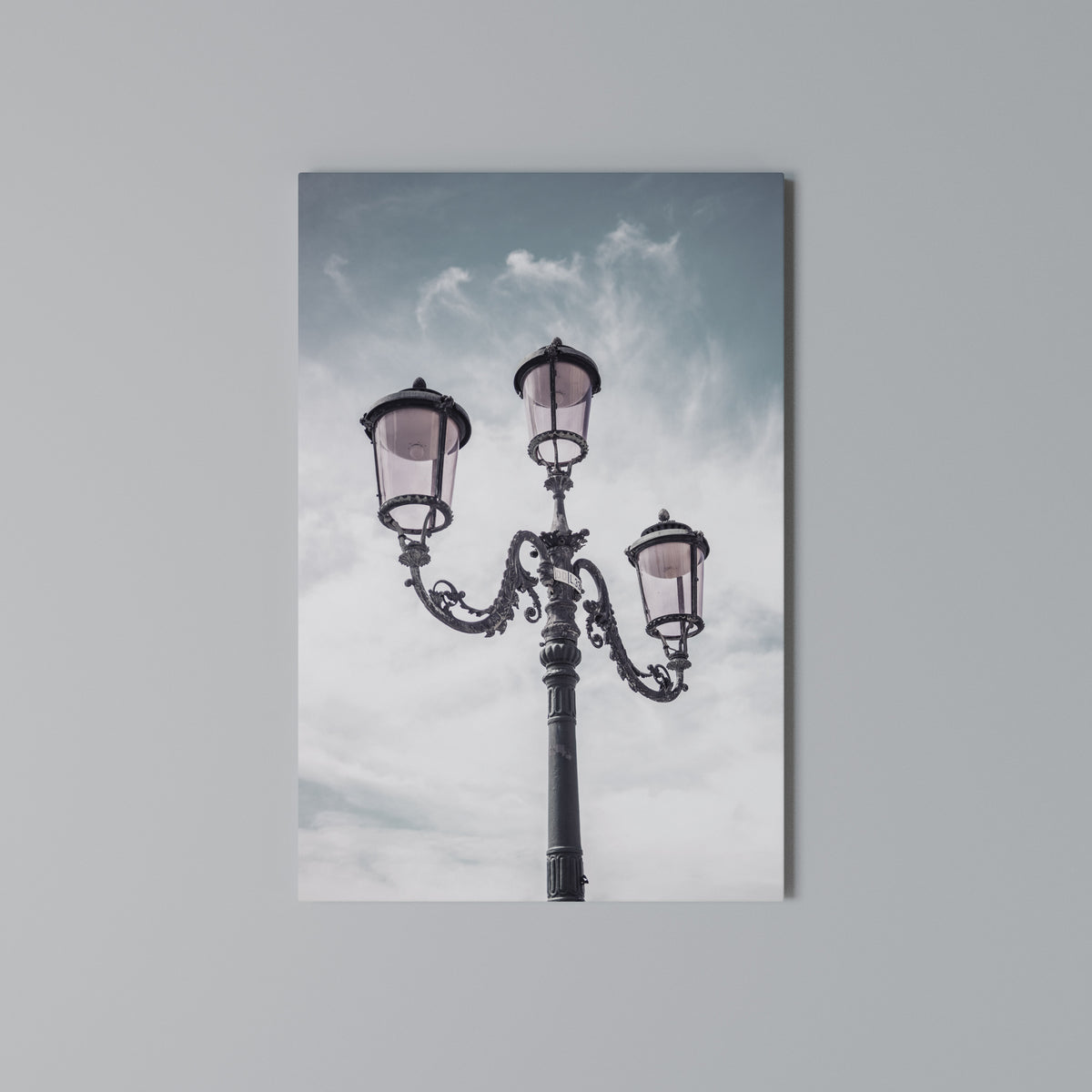 WHISPERS OF LIGHT Cuadro en lienzo vertical