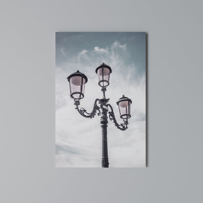 WHISPERS OF LIGHT Cuadro en lienzo vertical