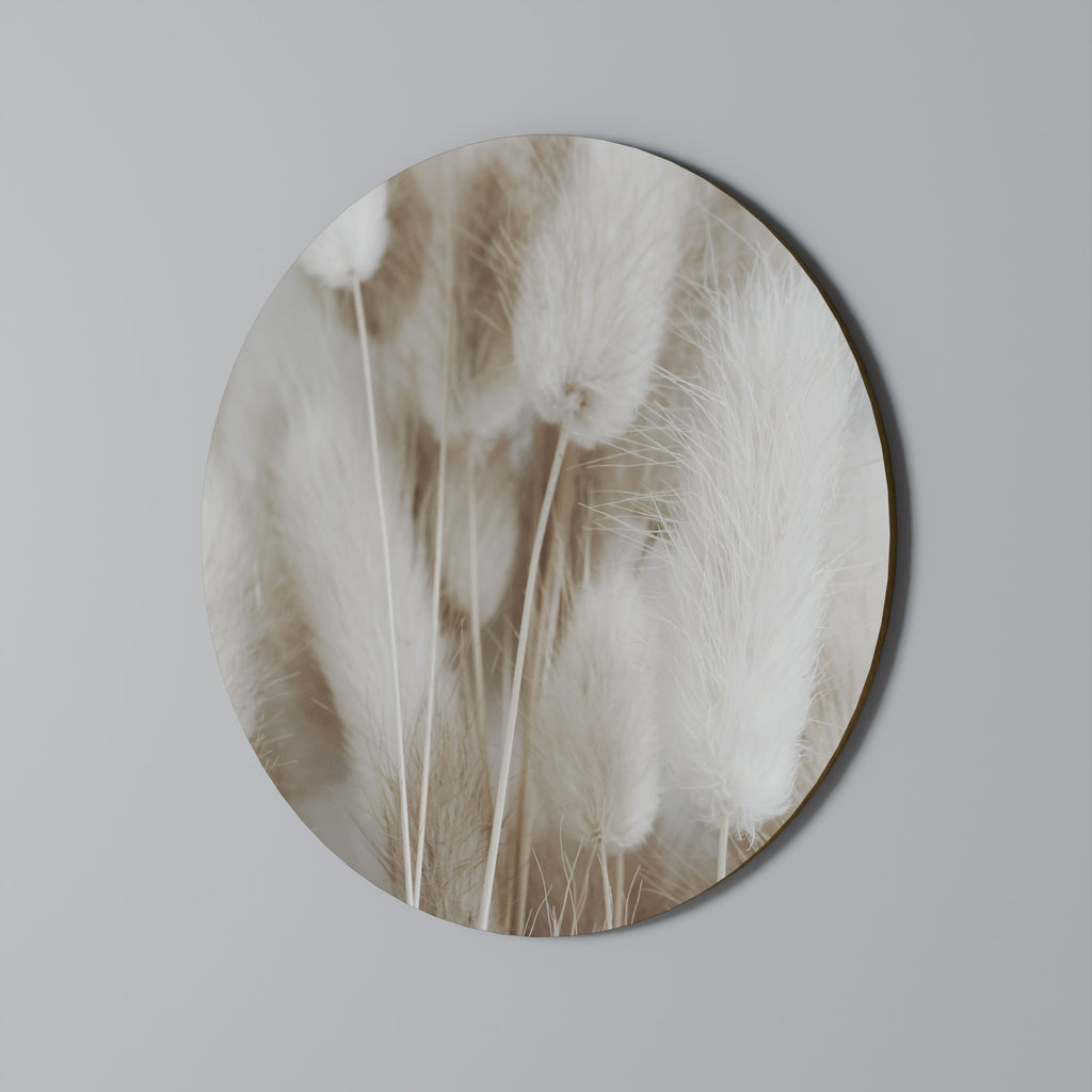 SOFTNESS IN FOCUS Round Wall Art