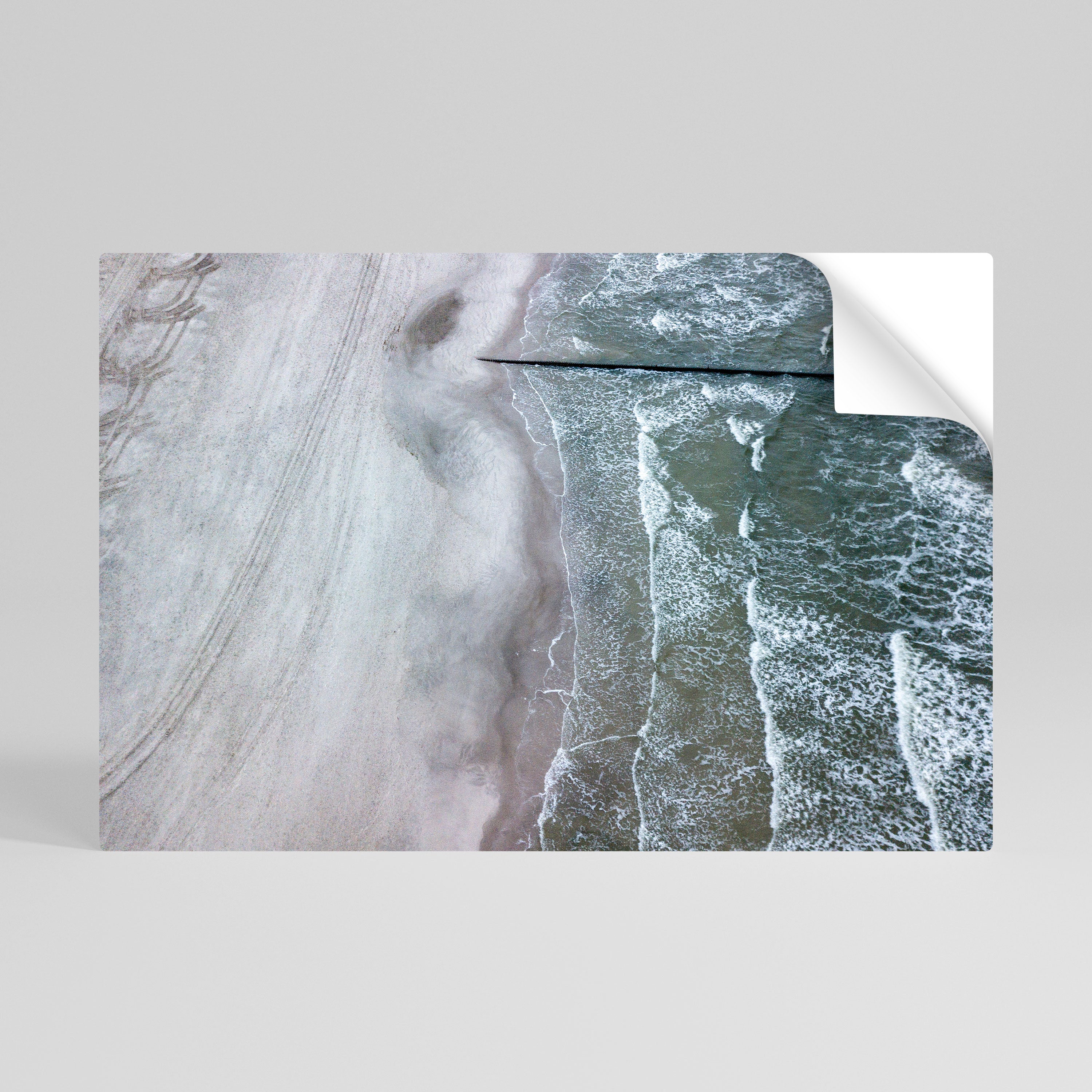 Póster horizontal autoadhesivo "El susurro silencioso de la marea"