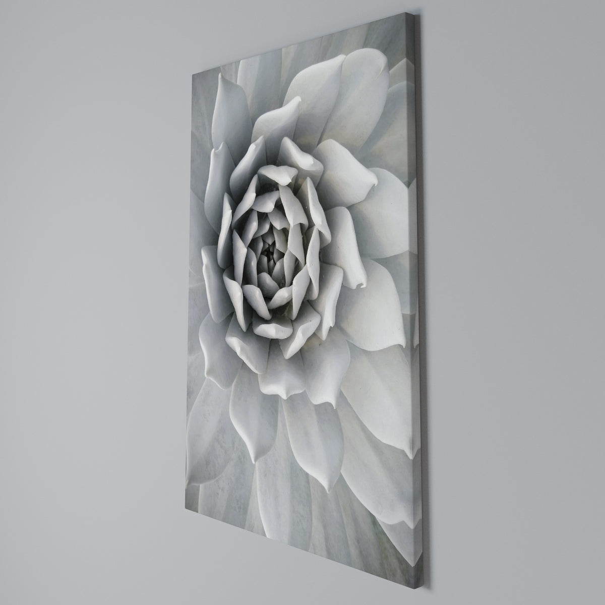 ELEGANT PETAL SWIRL Cuadro en lienzo vertical