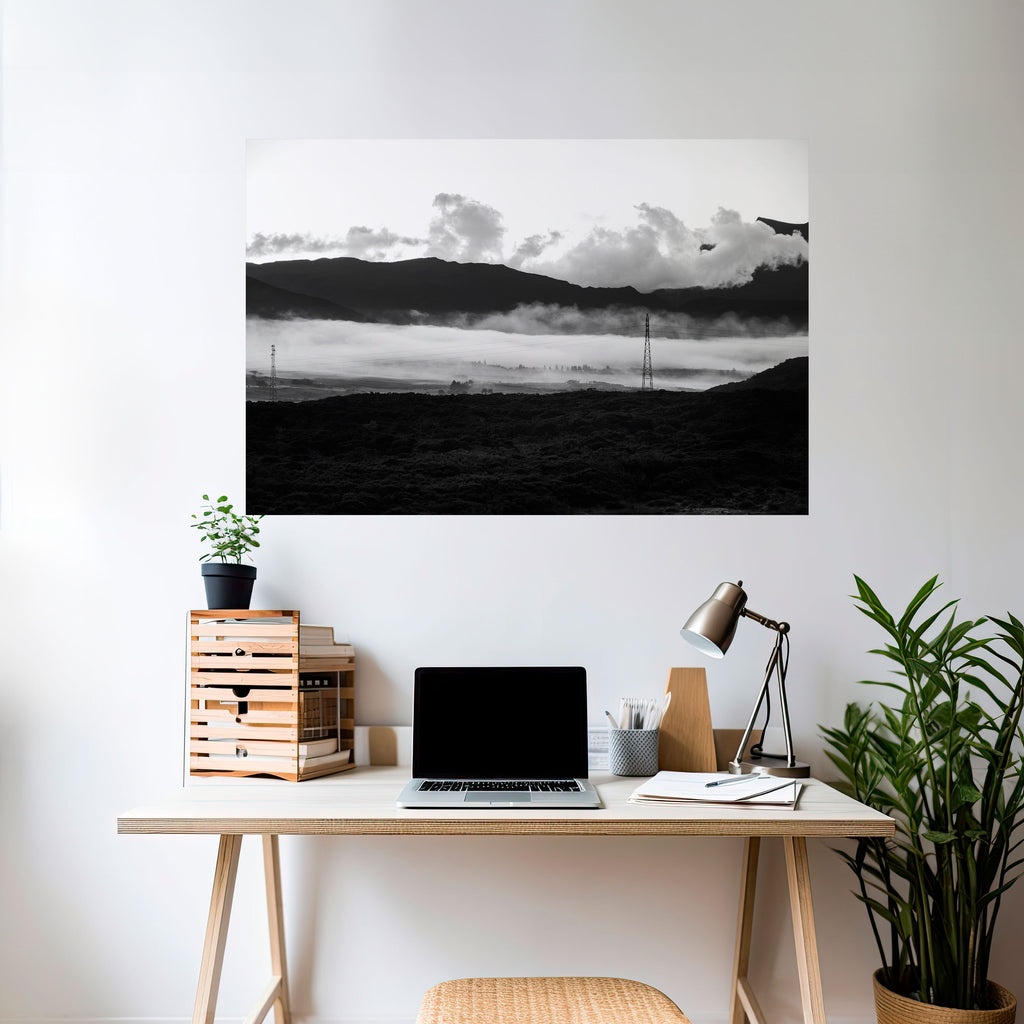 Póster horizontal autoadhesivo RESPLANDOR DE LA MONTAÑA BRUMOSA