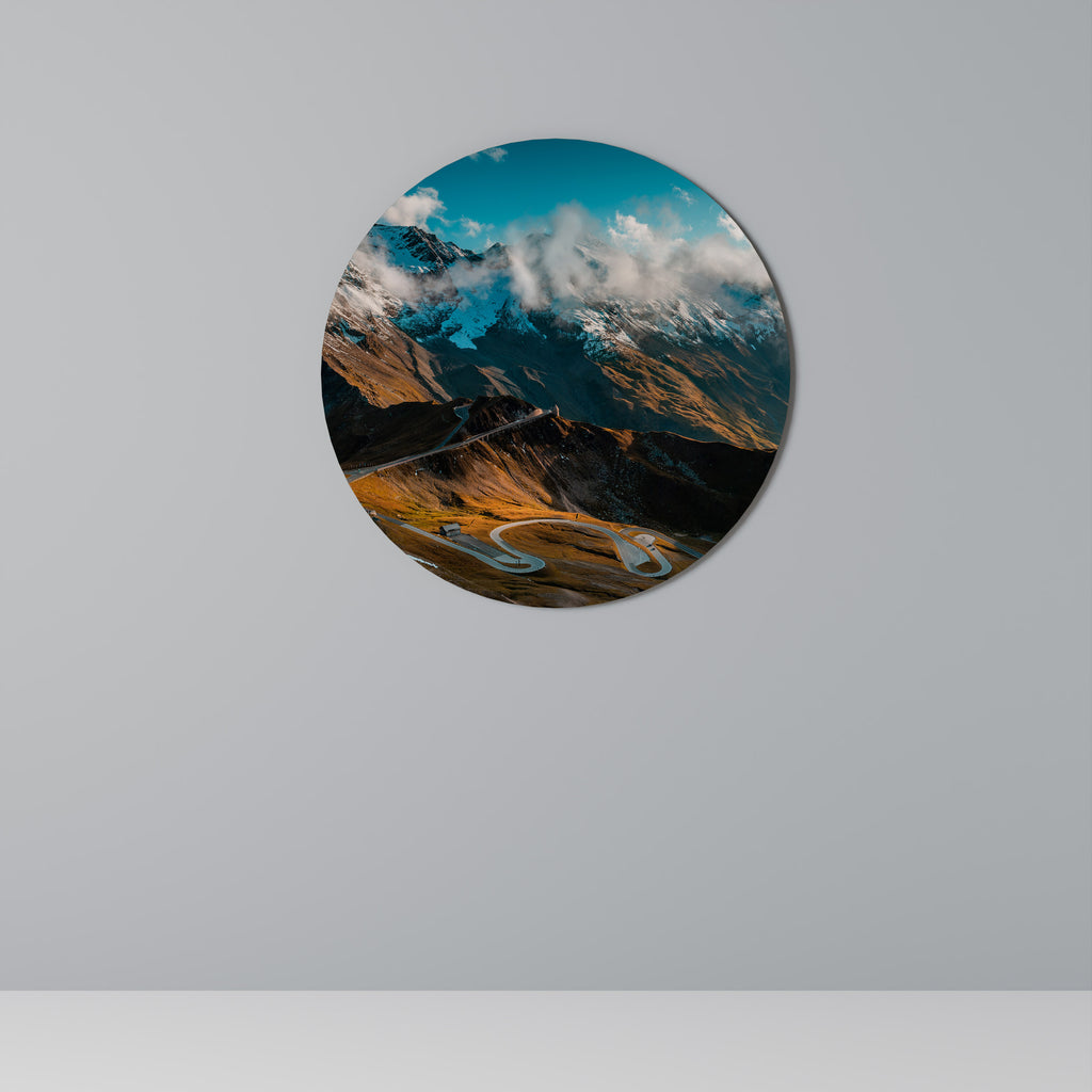 MOUNTAIN SERPENTINE Round Wall Art