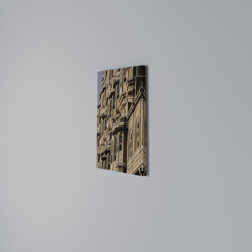 MAJESTIC FACADE FANTASY Cuadro en lienzo vertical