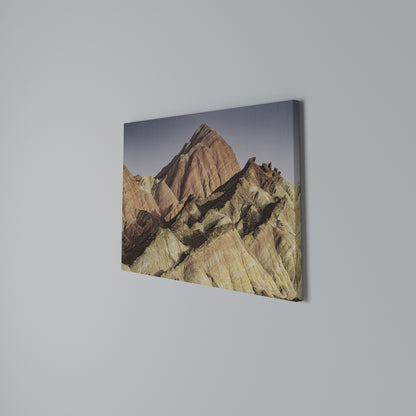 PEAKS OF PAINTED DREAMS Cuadro en lienzo horizontal
