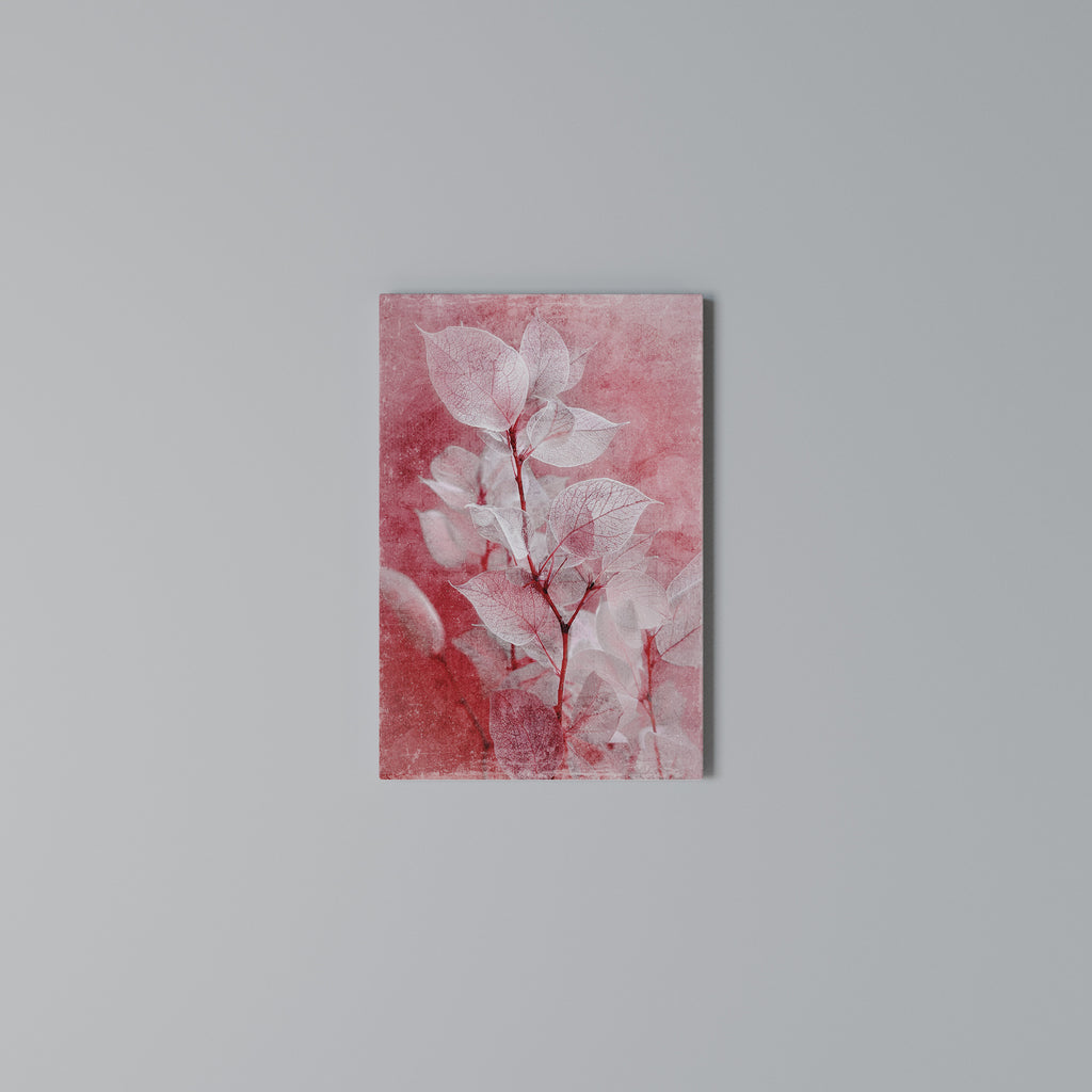 ETHERAL PETAL GLOW Cuadro en lienzo vertical