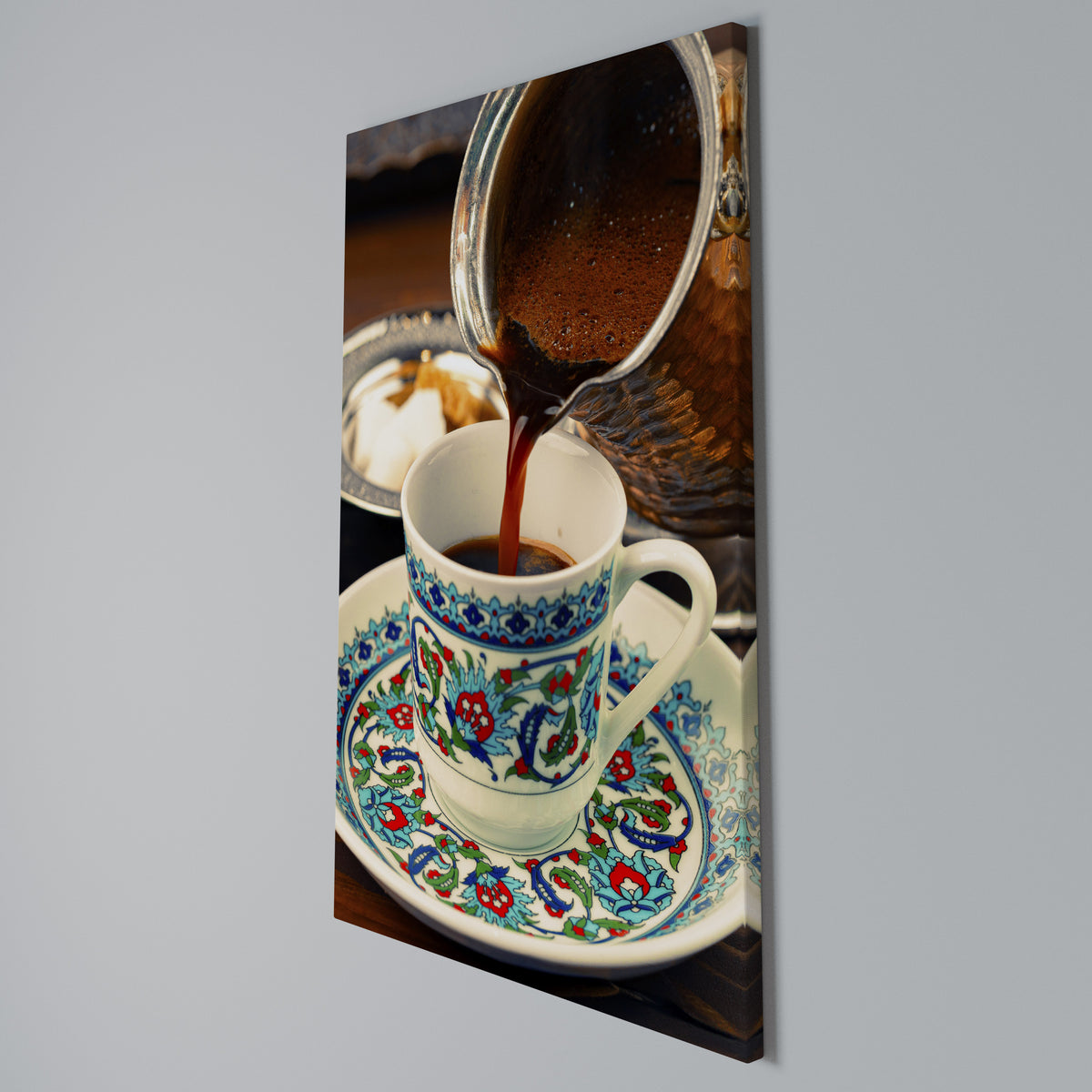 TRADITION IN A CUP Cuadro en lienzo vertical