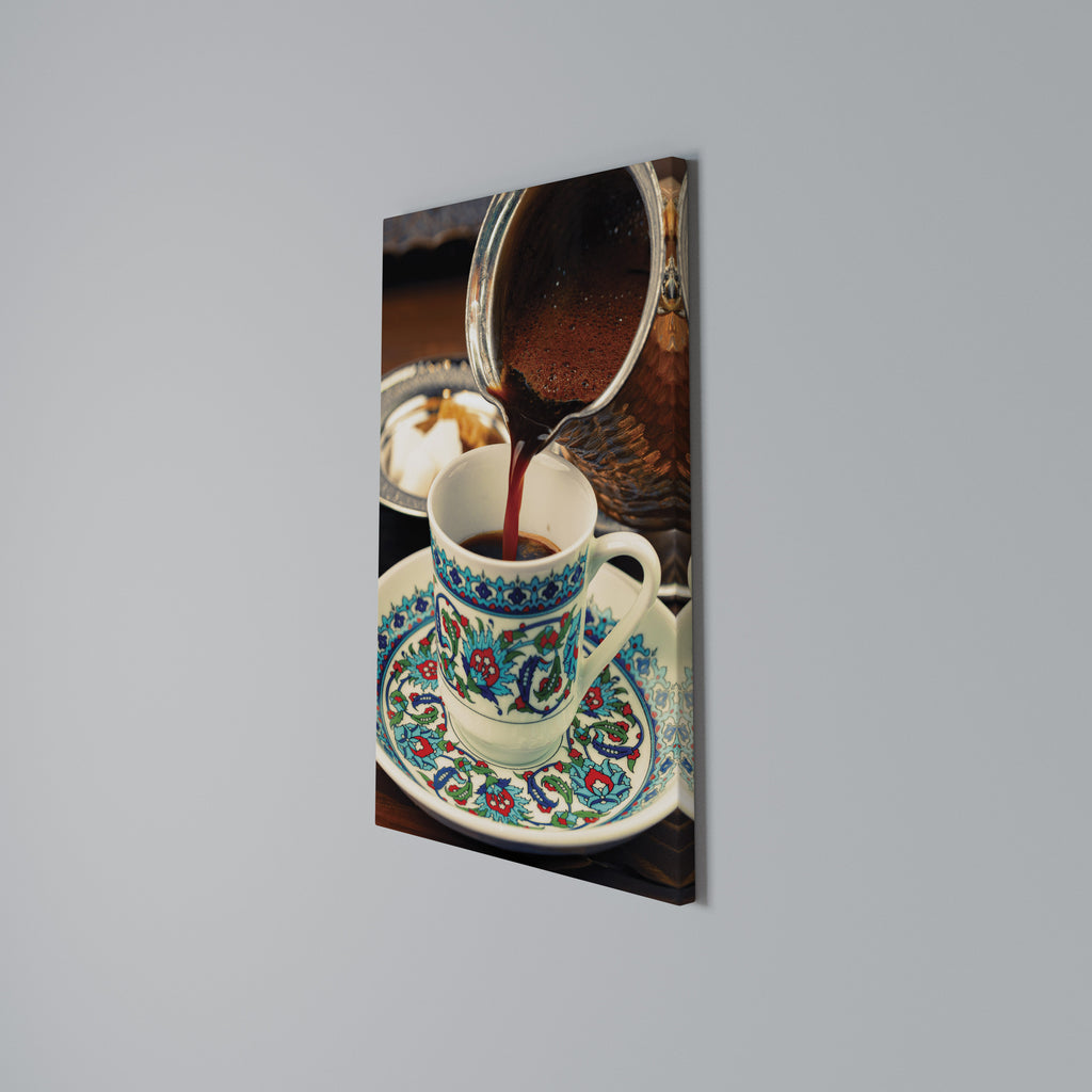 TRADITION IN A CUP Cuadro en lienzo vertical