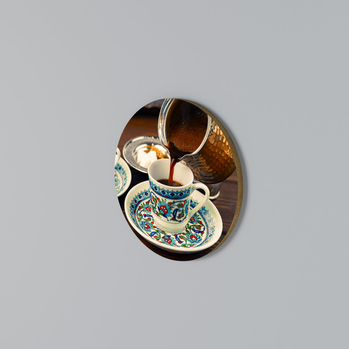 TRADITION IN A CUP Arte de pared redondo