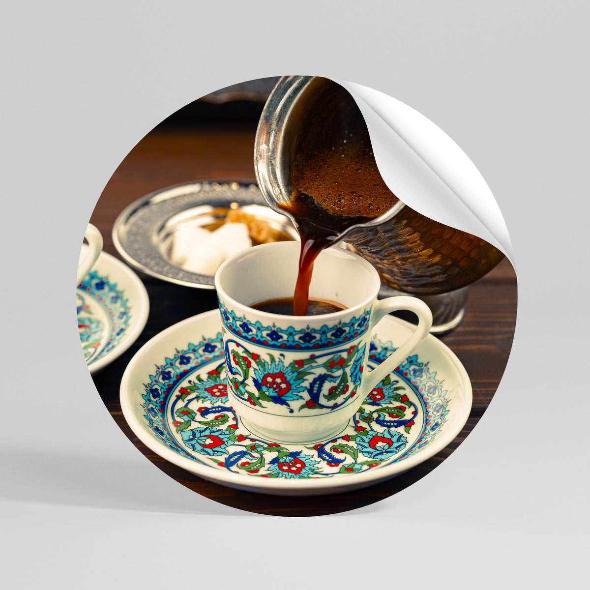 TRADITION IN A CUP Vinilo adhesivo redondo