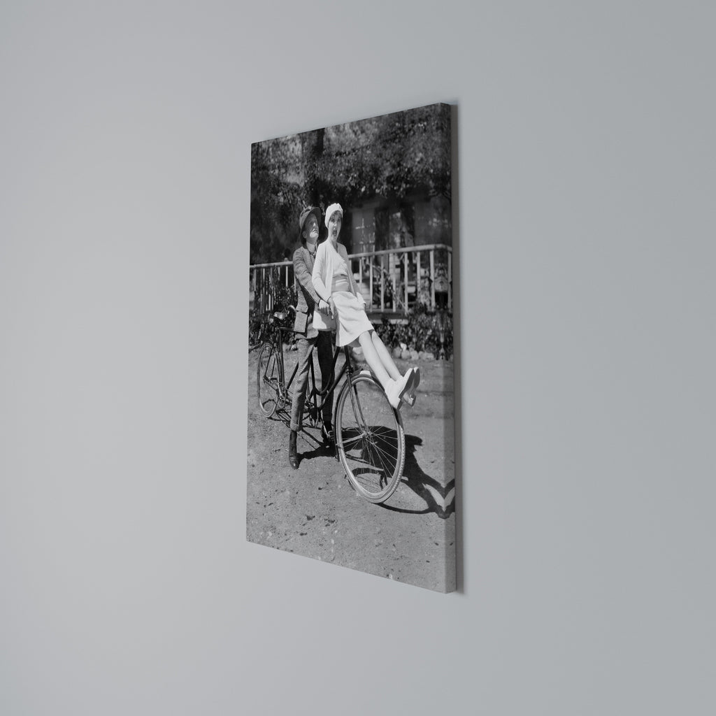 RIDING THROUGH TIME Cuadro en lienzo vertical