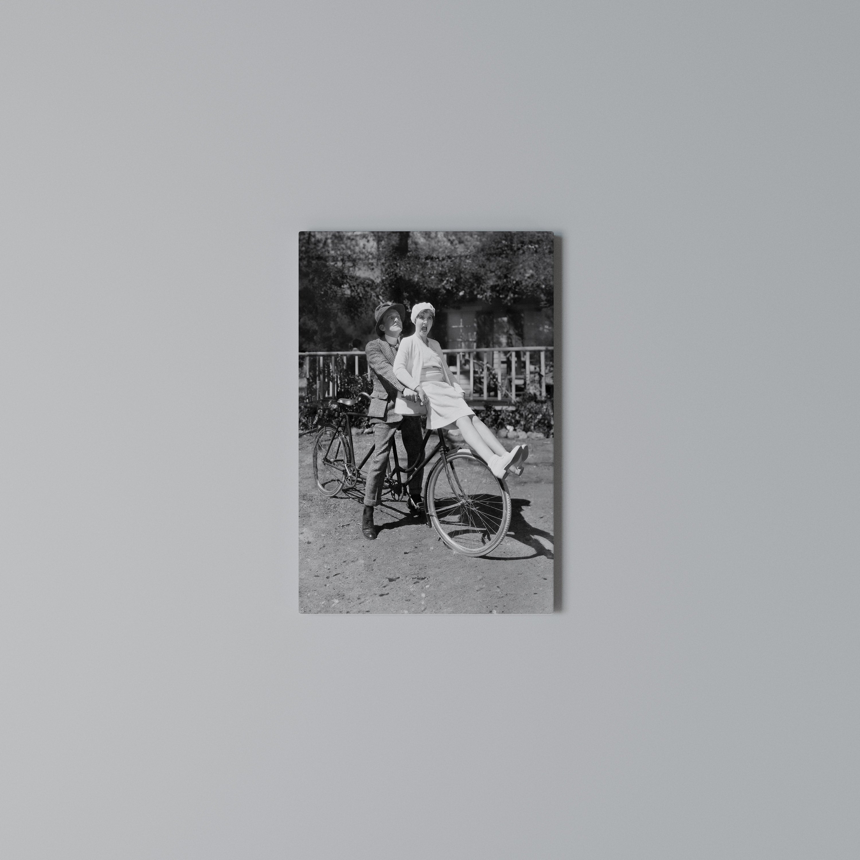 RIDING THROUGH TIME Cuadro en lienzo vertical