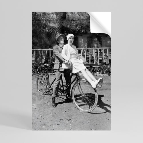 RIDING THROUGH TIME Póster adhesivo vertical