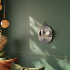 SILENT CABIN Estante Artístico