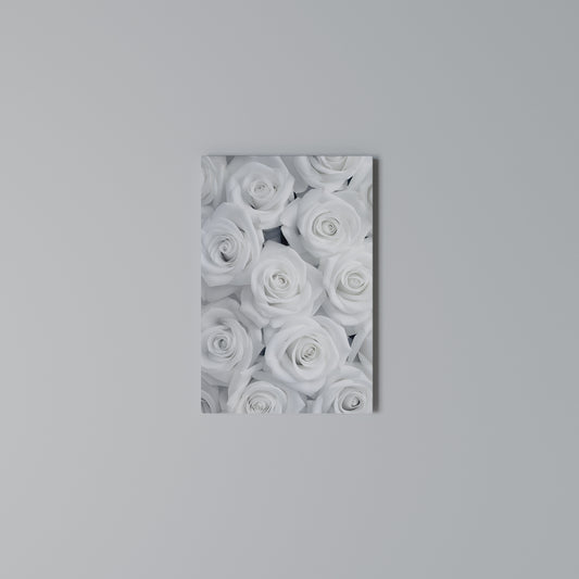 ELEGANCE IN WHITE Cuadro en lienzo vertical