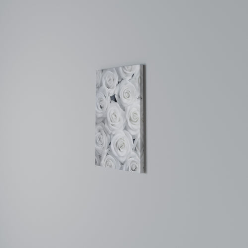 ELEGANCE IN WHITE Cuadro en lienzo vertical