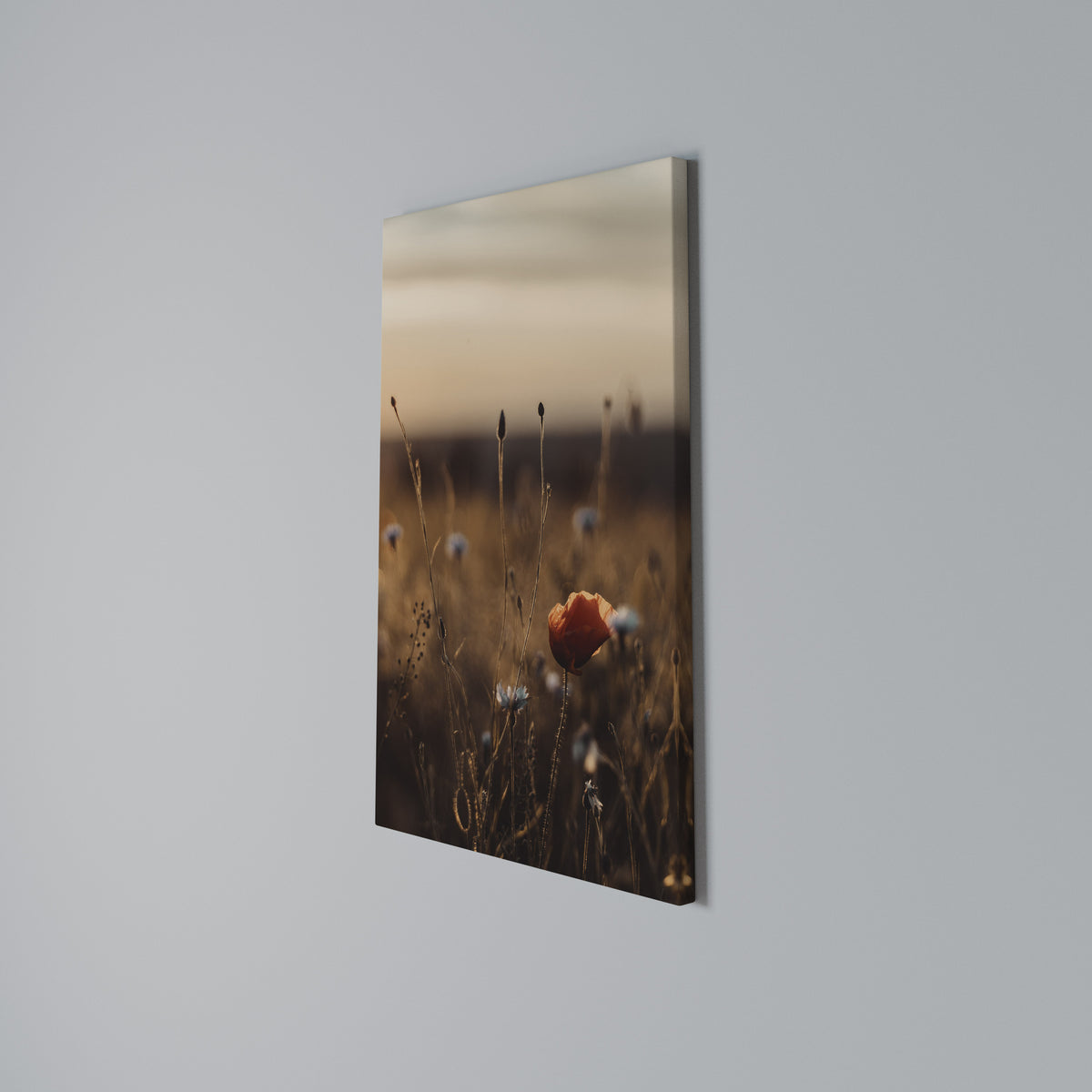 GLOWING MEADOWS AT DUSK Cuadro en lienzo vertical