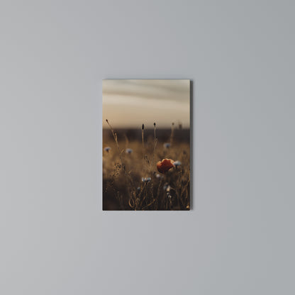 GLOWING MEADOWS AT DUSK Cuadro en lienzo vertical