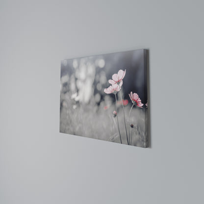 SUBTLE PETAL DANCE Cuadro en lienzo horizontal