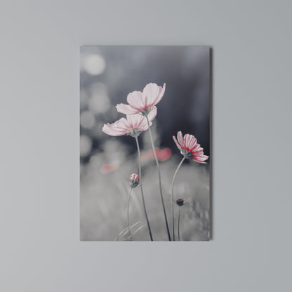 SUBTLE PETAL DANCE Cuadro en lienzo vertical