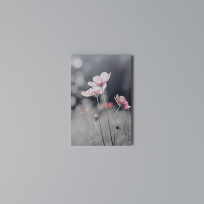 SUBTLE PETAL DANCE Cuadro en lienzo vertical