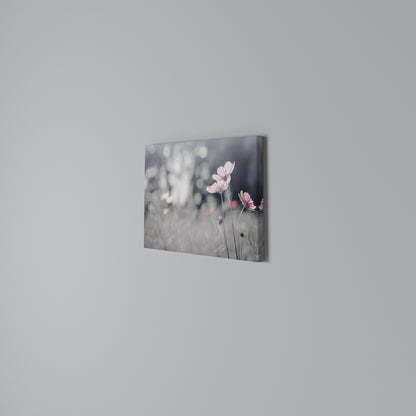 SUBTLE PETAL DANCE Cuadro en lienzo horizontal