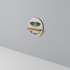 MOTH INTO THE LIGHT Estante Artístico